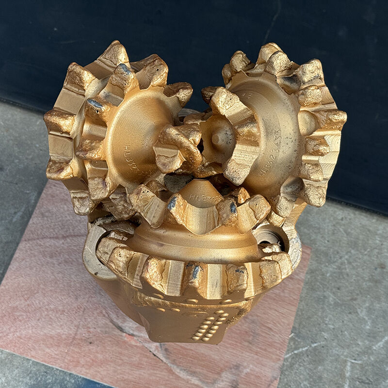 9 7/8 дюйма (250 мм) IADC137 Трехшарошечное долото с фрезерованными зубьями для бурения мягких пород с высокой скоростью